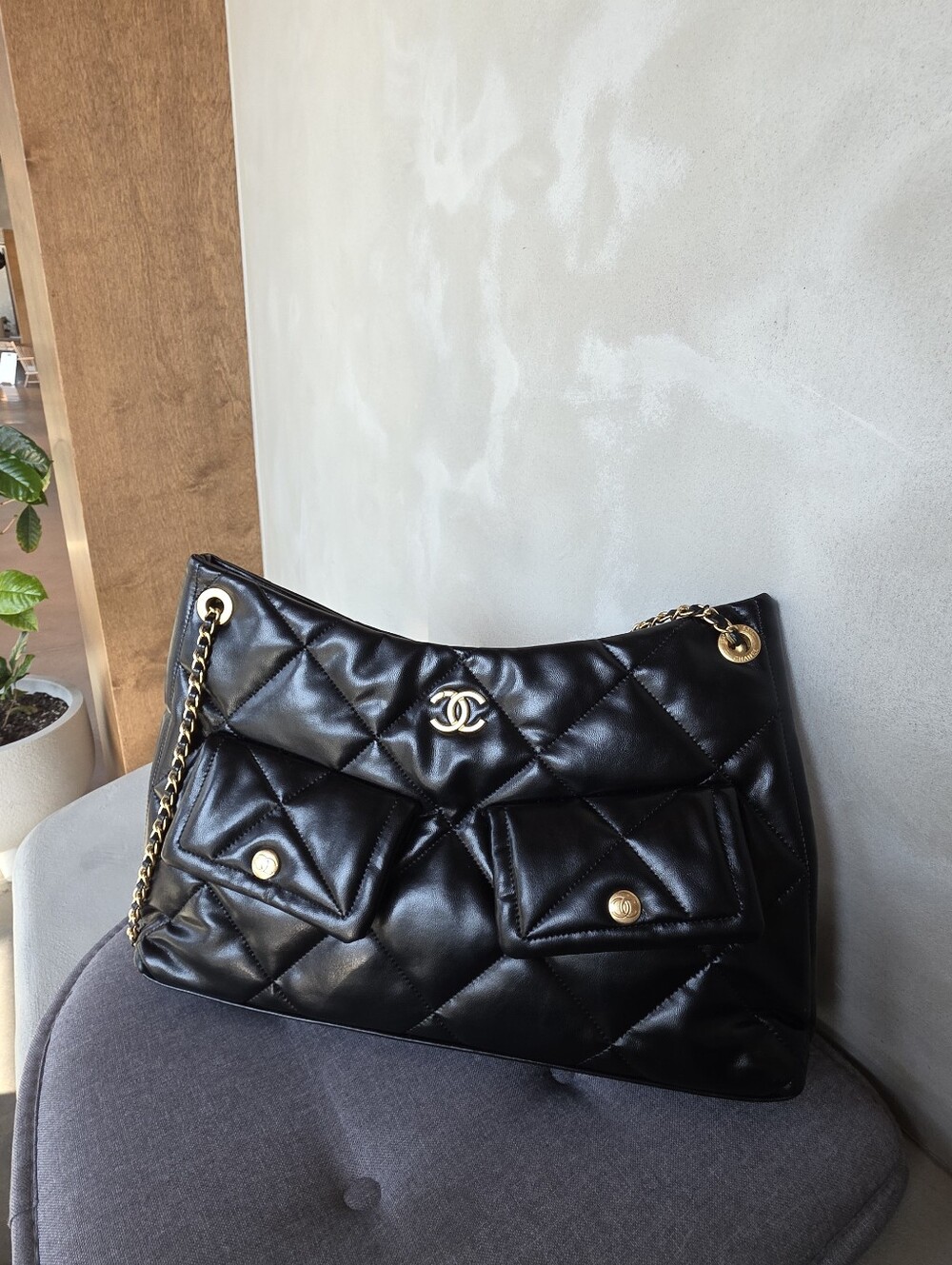 Fashion Black Quilted Shoulder Bag with Gold Hardware Chanel